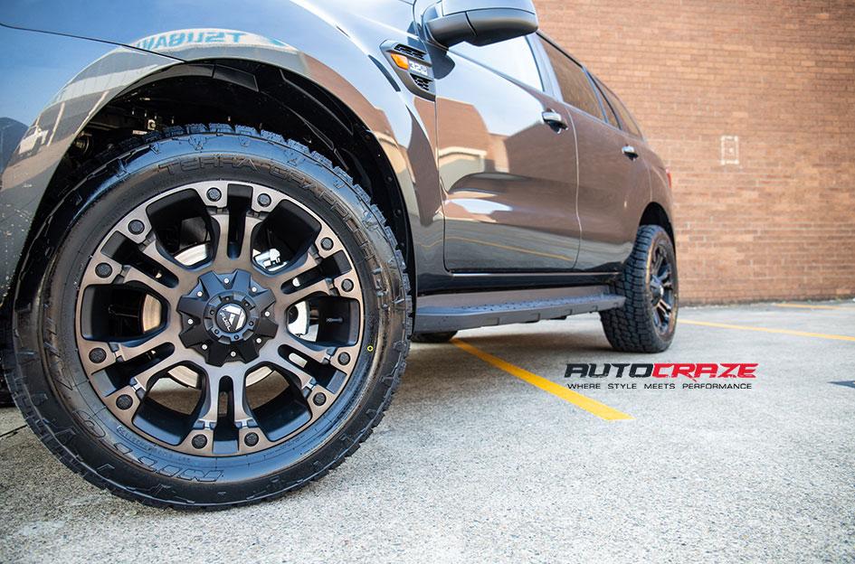 FORD EVEREST VAPOR BLACK MACHINED WITH DARK TINT